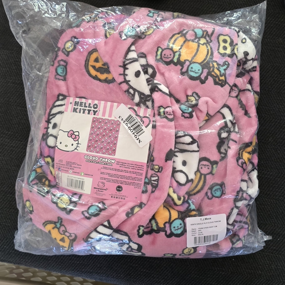 $ Firm $ | Hello Kitty Mummy Pink Plush Throw Blanket 🎃🩷